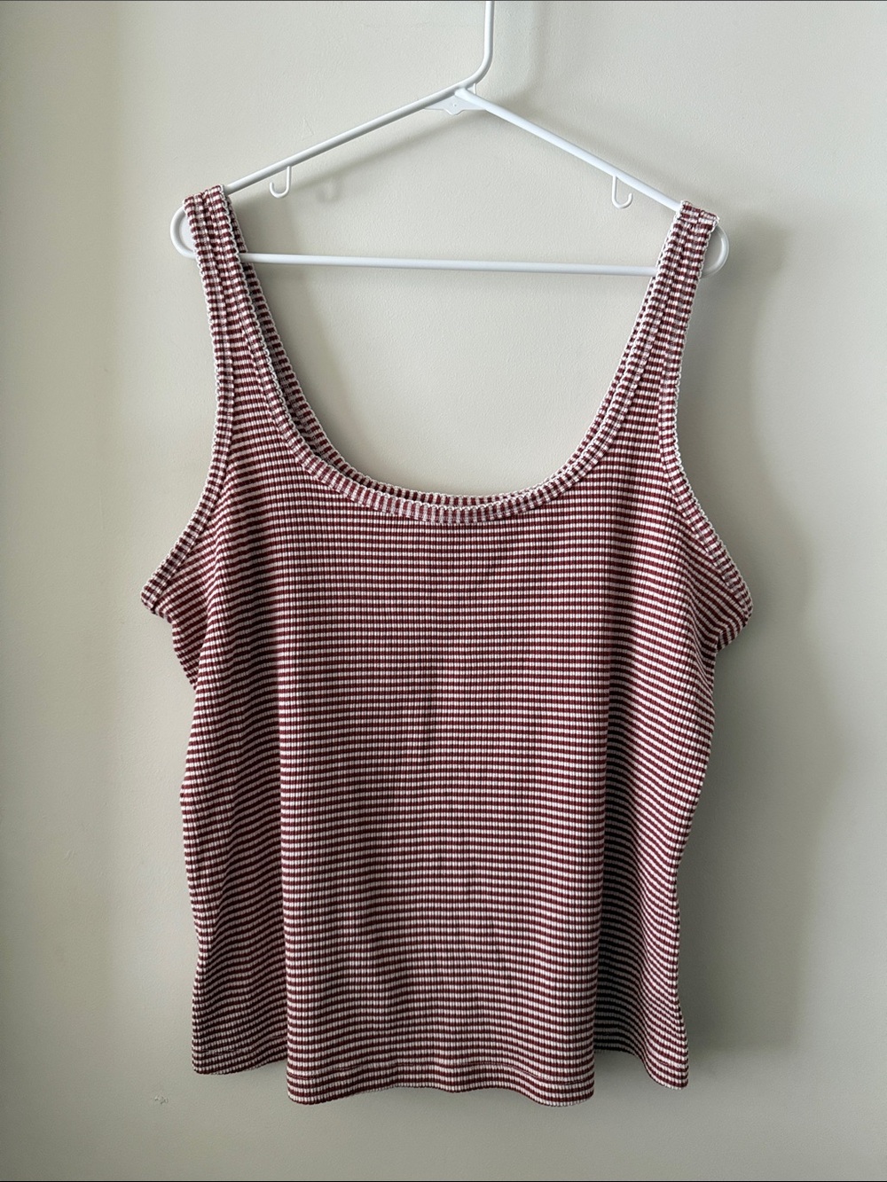 Like New Universal Thread Textured Ribbed Tank Top - Picture 4 of 9
